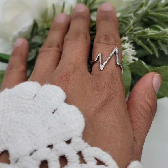 ❤️ HEARTBEAT RING - Picture 3 of 9